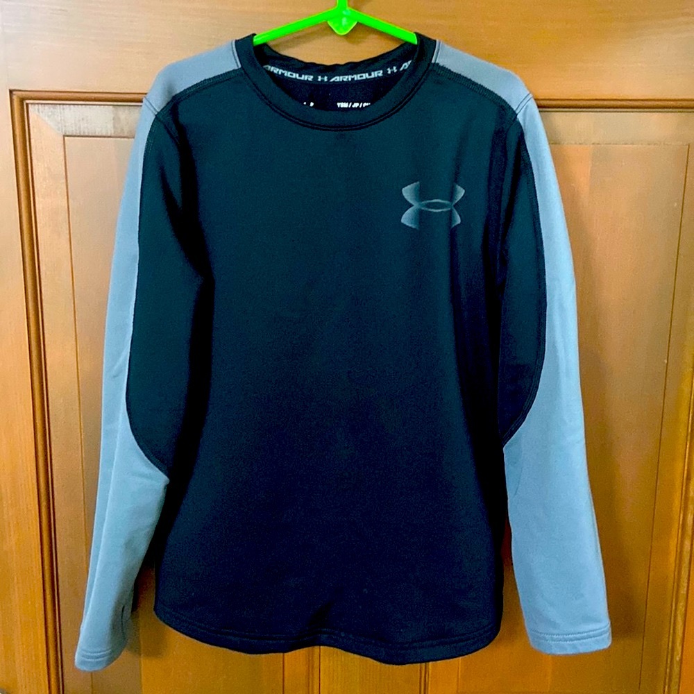 🥶Under Armour Small Cold Gear top